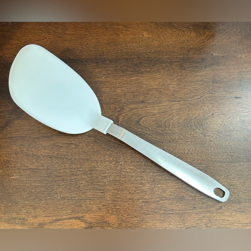 Tovolo Stainless White and Silver Spatula 12 Inch Long Honeycomb Pattern in EUC.